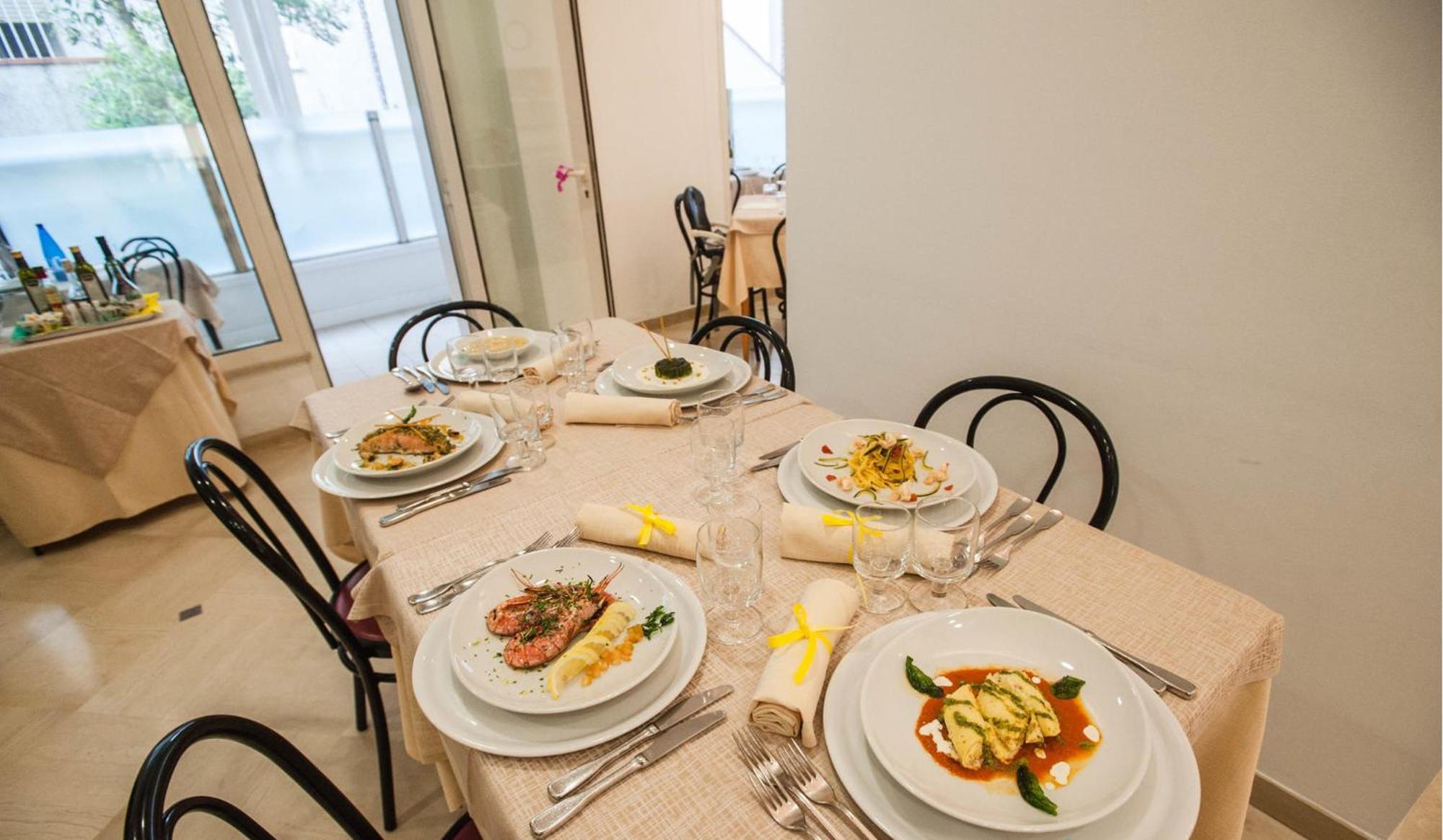 Hotel Massimo Riccione Buitenkant foto