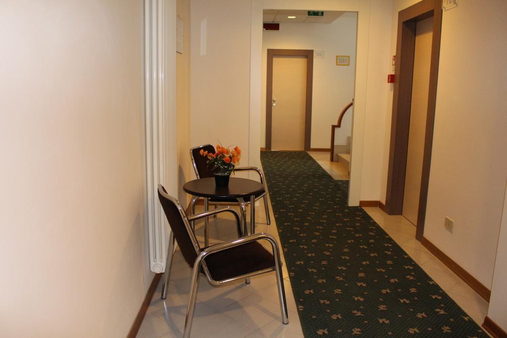 Hotel Massimo Riccione Buitenkant foto