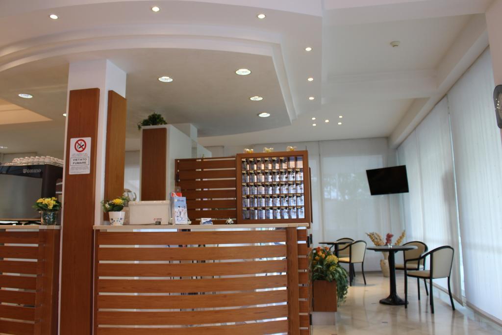Hotel Massimo Riccione Buitenkant foto