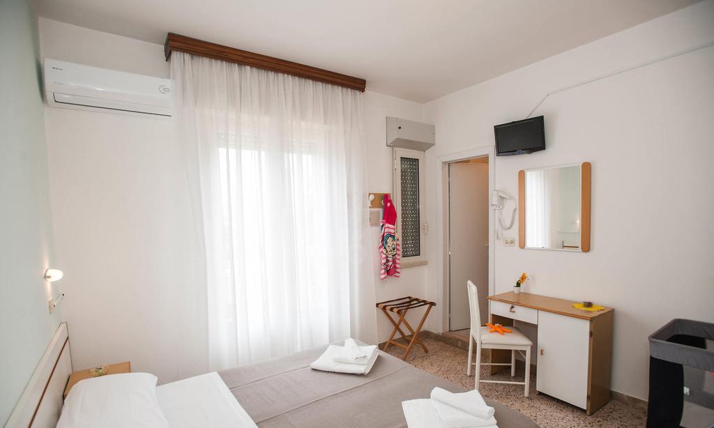 Hotel Massimo Riccione Buitenkant foto