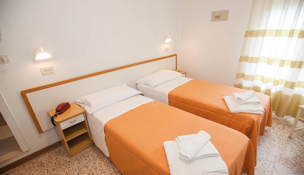 Hotel Massimo Riccione Buitenkant foto