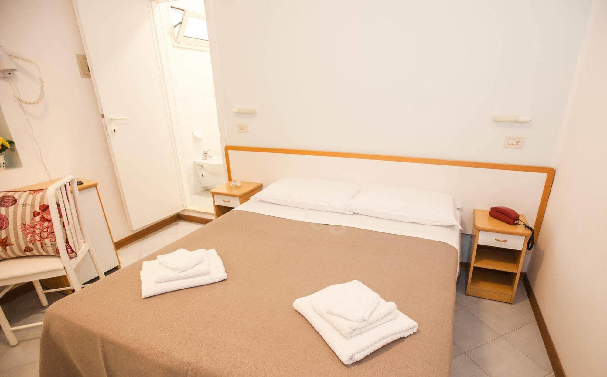 Hotel Massimo Riccione Buitenkant foto